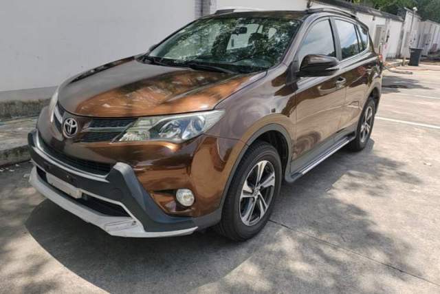 Ojetý Toyota RAV4 2015 2.0L CVT Two-Wheel Drive Fashion Edition