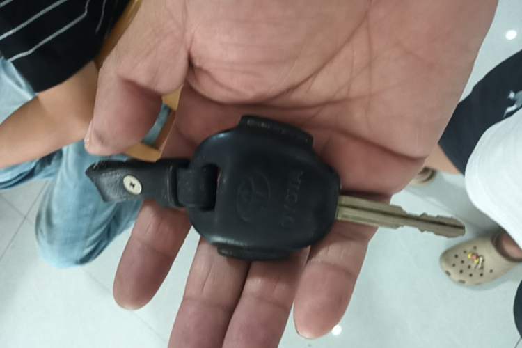 Used Toyota RAV4 2015 2.0L CVT Two-Wheel Drive Fashion Edition Vehicle Key