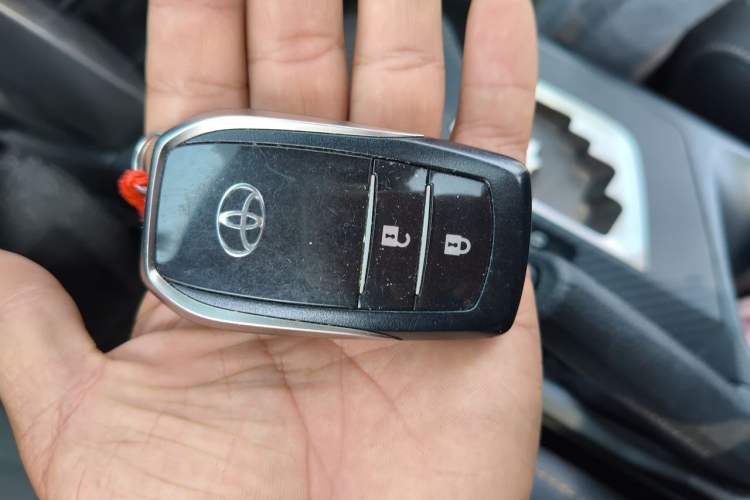 Used Toyota RAV4 2015 2.5L Automatic 4x4 Elite Edition Vehicle Key
