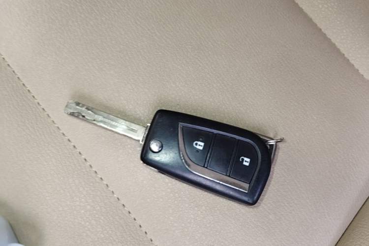 Used Toyota RAV4 2015 2.0L CVT Two-Wheel Drive Fashion Edition Vehicle Key