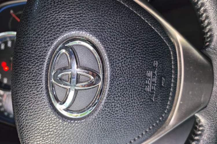 Used Toyota RAV4 2015 2.5L Automatic 4x4 Luxury Edition Vehicle Key