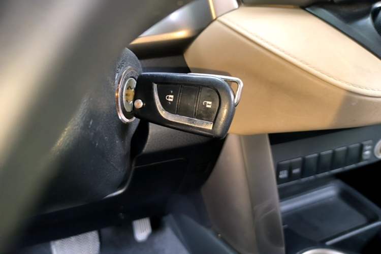 Used Toyota RAV4 2015 2.0L CVT Two-Wheel Drive Urban Edition Vehicle Key