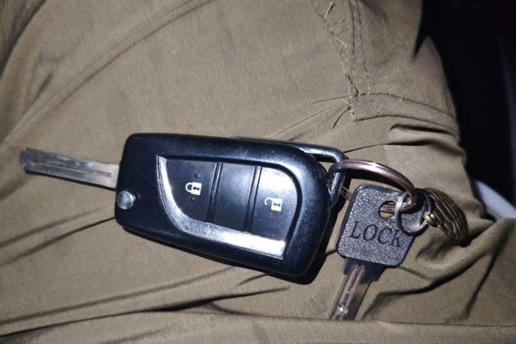 Used Toyota RAV4 2015 2.0L CVT Two-Wheel Drive Fashion Edition Vehicle Key