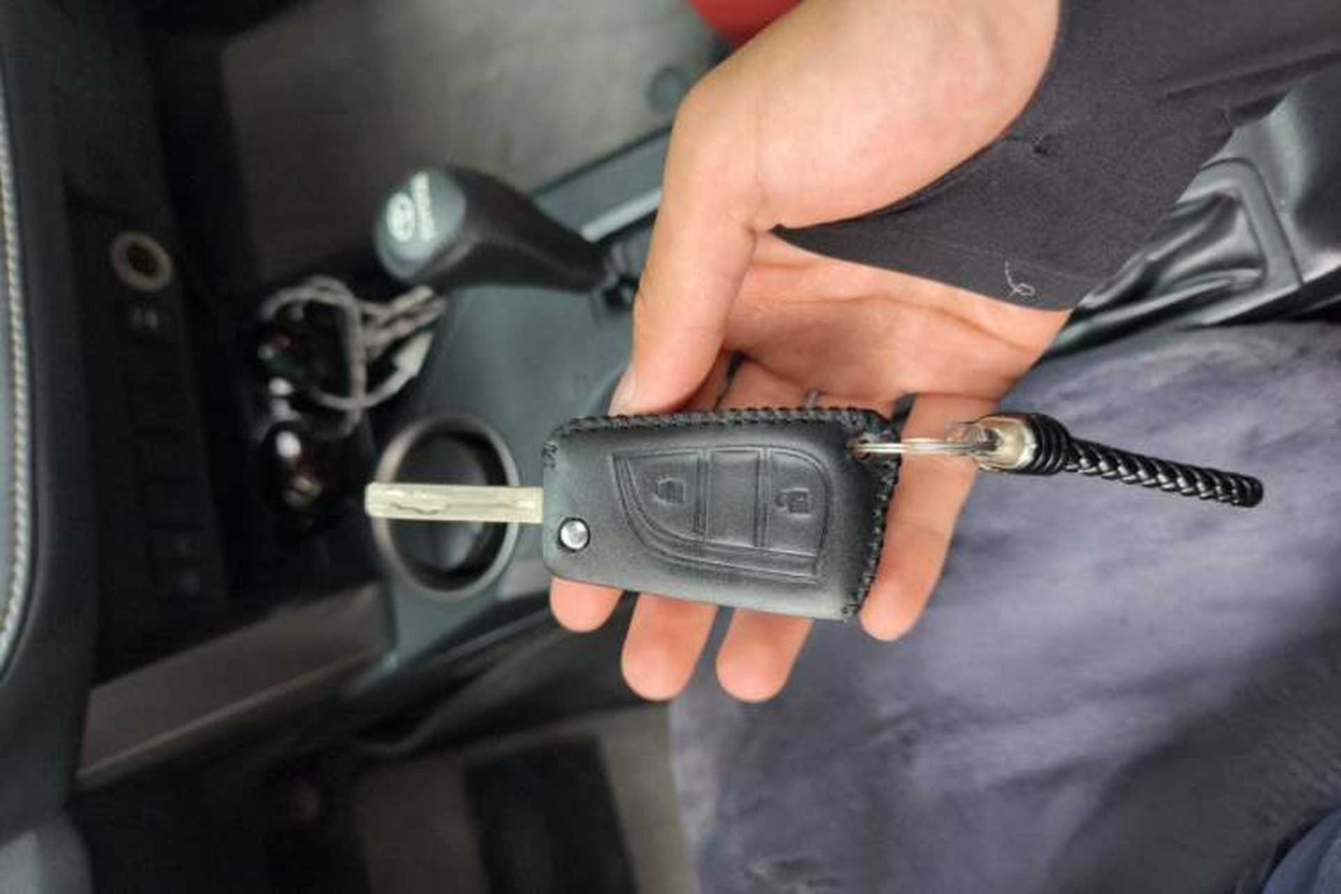 Used Toyota RAV4 2015 2.0L CVT Two-Wheel Drive Fashion Edition Vehicle Key