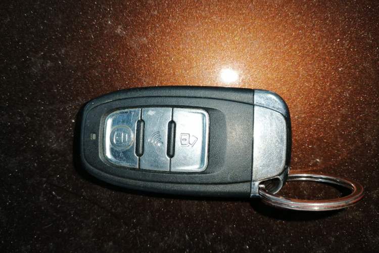 Used Toyota RAV4 2015 2.0L CVT Two-Wheel Drive Fashion Edition Vehicle Key