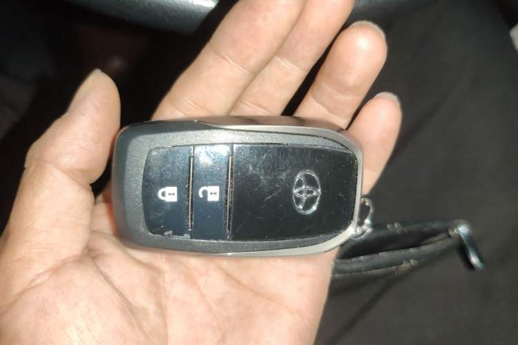 Used Toyota RAV4 2015 2.5L Automatic 4x4 Elite Edition Vehicle Key