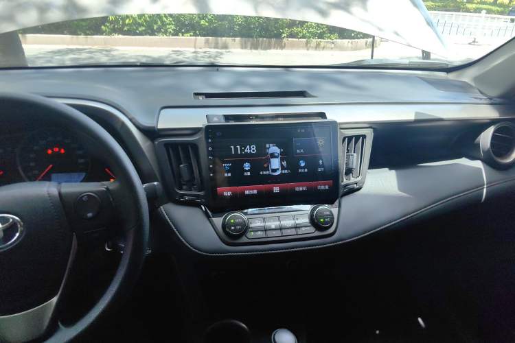 Used Toyota RAV4 2015 2.0L CVT Two-Wheel Drive Fashion Edition Audio And AC Panel