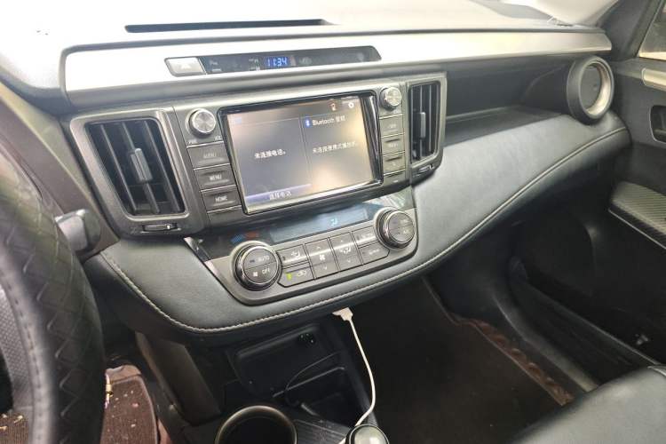 Used Toyota RAV4 2015 2.0L CVT Two-Wheel Drive Fashion Edition Audio And AC Panel