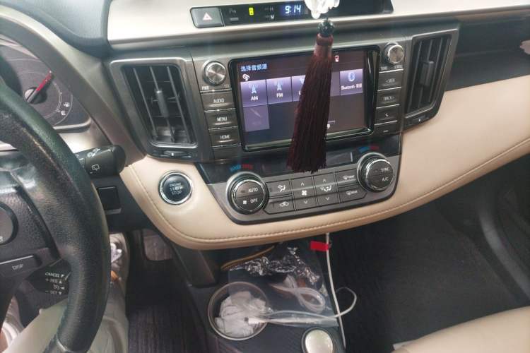 Used Toyota RAV4 2015 2.5L Automatic 4x4 Elite Edition Audio And AC Panel