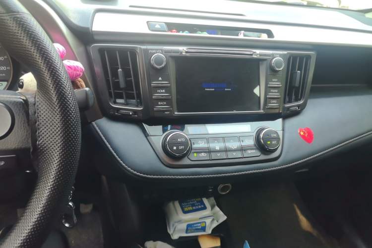 Used Toyota RAV4 2015 2.0L CVT Two-Wheel Drive Fashion Edition Audio And AC Panel