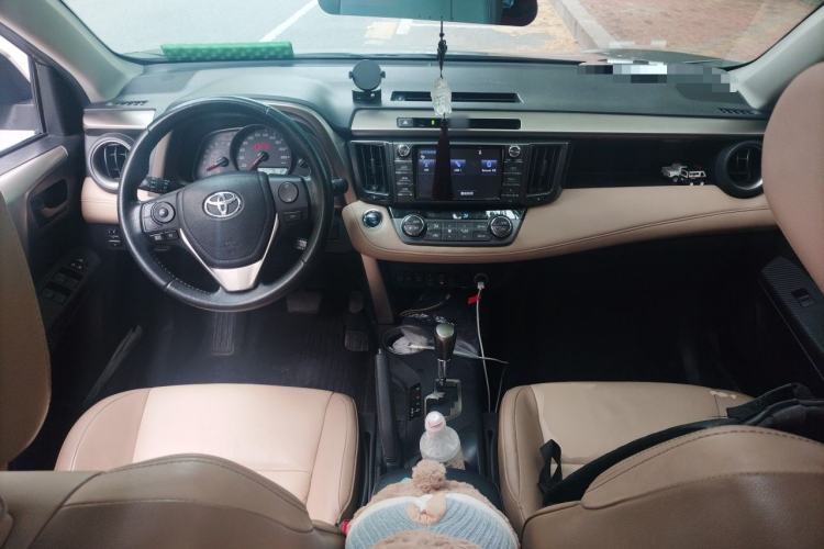 Used Toyota RAV4 2015 2.5L Automatic 4x4 Elite Edition Center Console