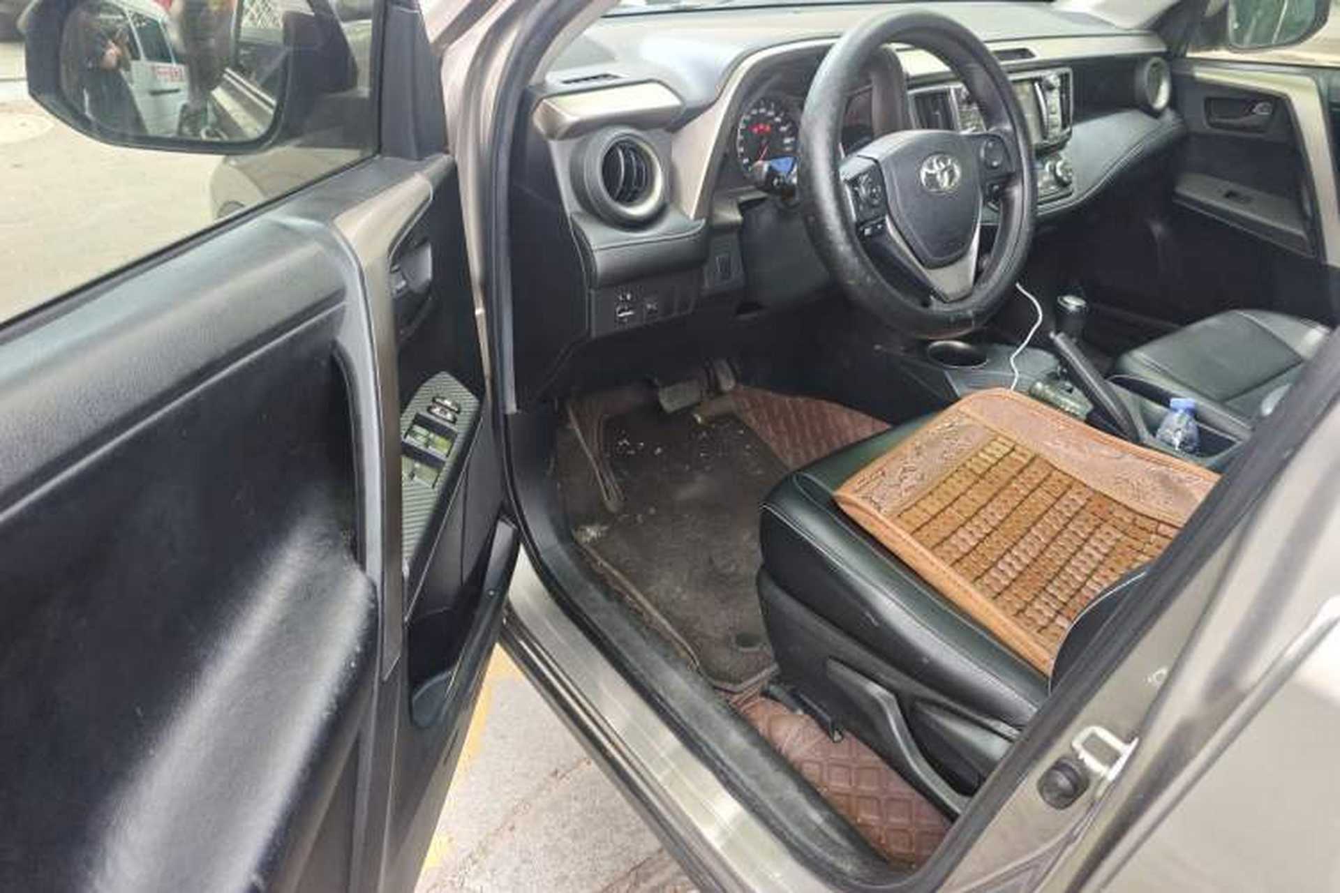 Used Toyota RAV4 2015 2.0L CVT Two-Wheel Drive Fashion Edition Driver Seat