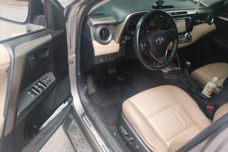 Used Toyota RAV4 2015 2.5L Automatic 4x4 Elite Edition Driver Seat