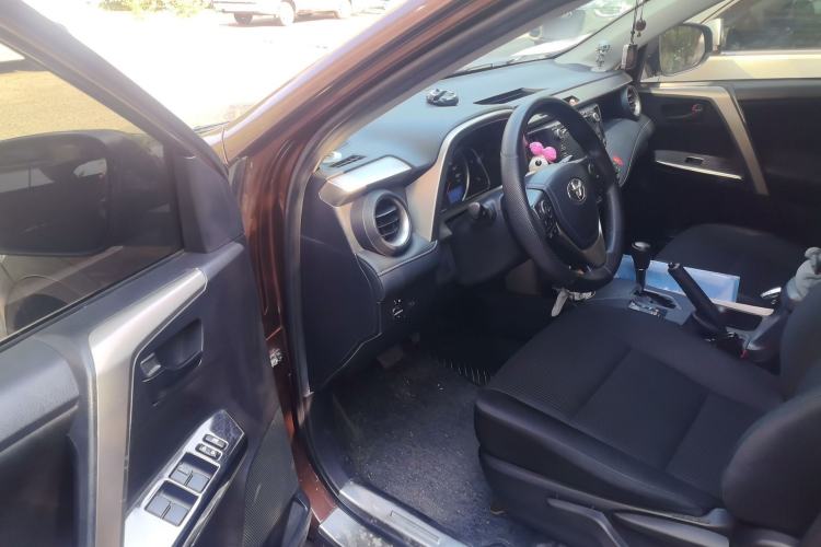Used Toyota RAV4 2015 2.0L CVT Two-Wheel Drive Fashion Edition Driver Seat