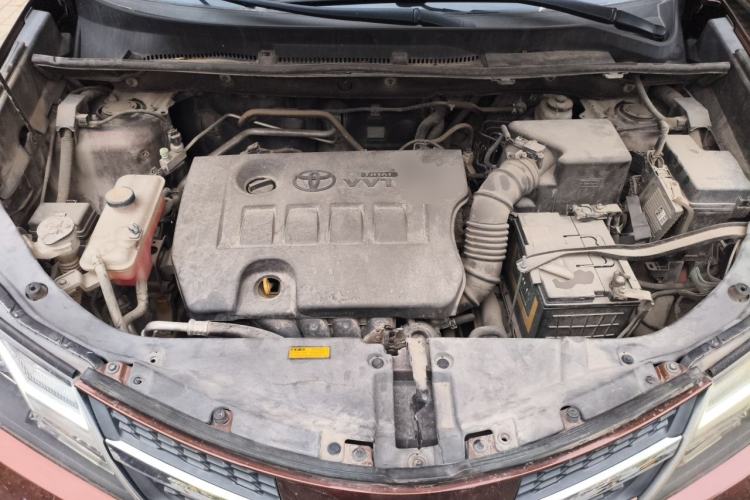 Used Toyota RAV4 2015 2.0L CVT Two-Wheel Drive Fashion Edition Engine Bay
