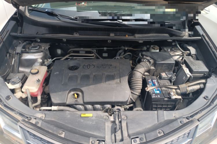 Used Toyota RAV4 2015 2.0L CVT Two-Wheel Drive Fashion Edition Engine Bay