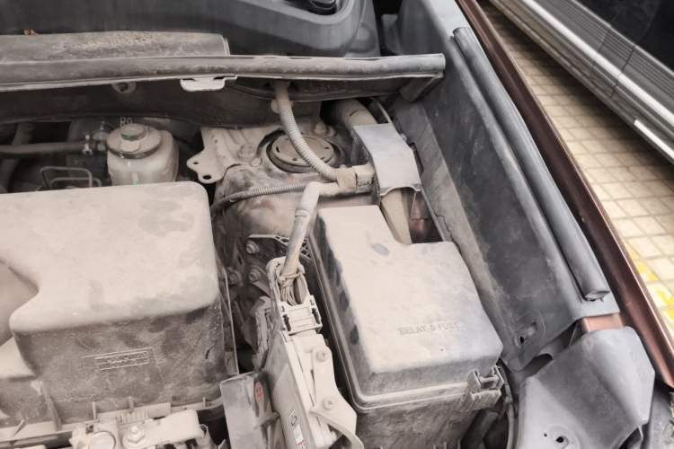Used Toyota RAV4 2015 2.0L CVT Two-Wheel Drive Fashion Edition Engine Bay Left