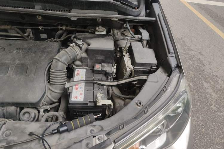 Used Toyota RAV4 2015 2.0L CVT Two-Wheel Drive Fashion Edition Engine Bay Left