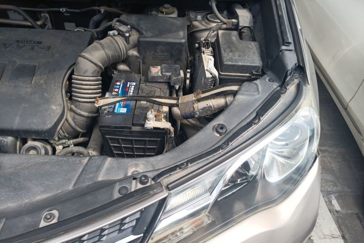 Used Toyota RAV4 2015 2.0L CVT Two-Wheel Drive Fashion Edition Engine Bay Left