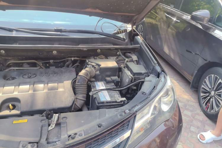 Used Toyota RAV4 2015 2.0L CVT Two-Wheel Drive Fashion Edition Engine Bay Left