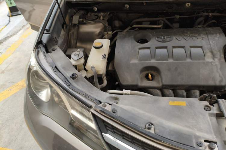 Used Toyota RAV4 2015 2.0L CVT Two-Wheel Drive Fashion Edition Engine Bay Right