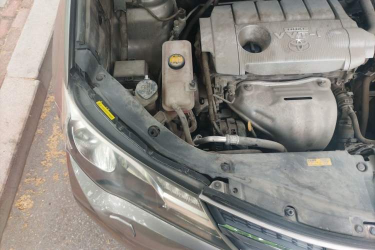 Used Toyota RAV4 2015 2.5L Automatic 4x4 Elite Edition Engine Bay Right