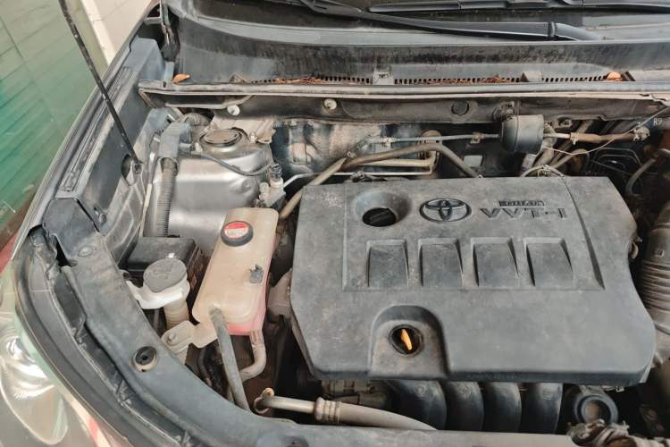 Used Toyota RAV4 2015 2.0L CVT Two-Wheel Drive Fashion Edition Engine Bay Right
