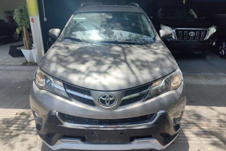Used Toyota RAV4 2015 2.0L CVT Two-Wheel Drive Fashion Edition Front
