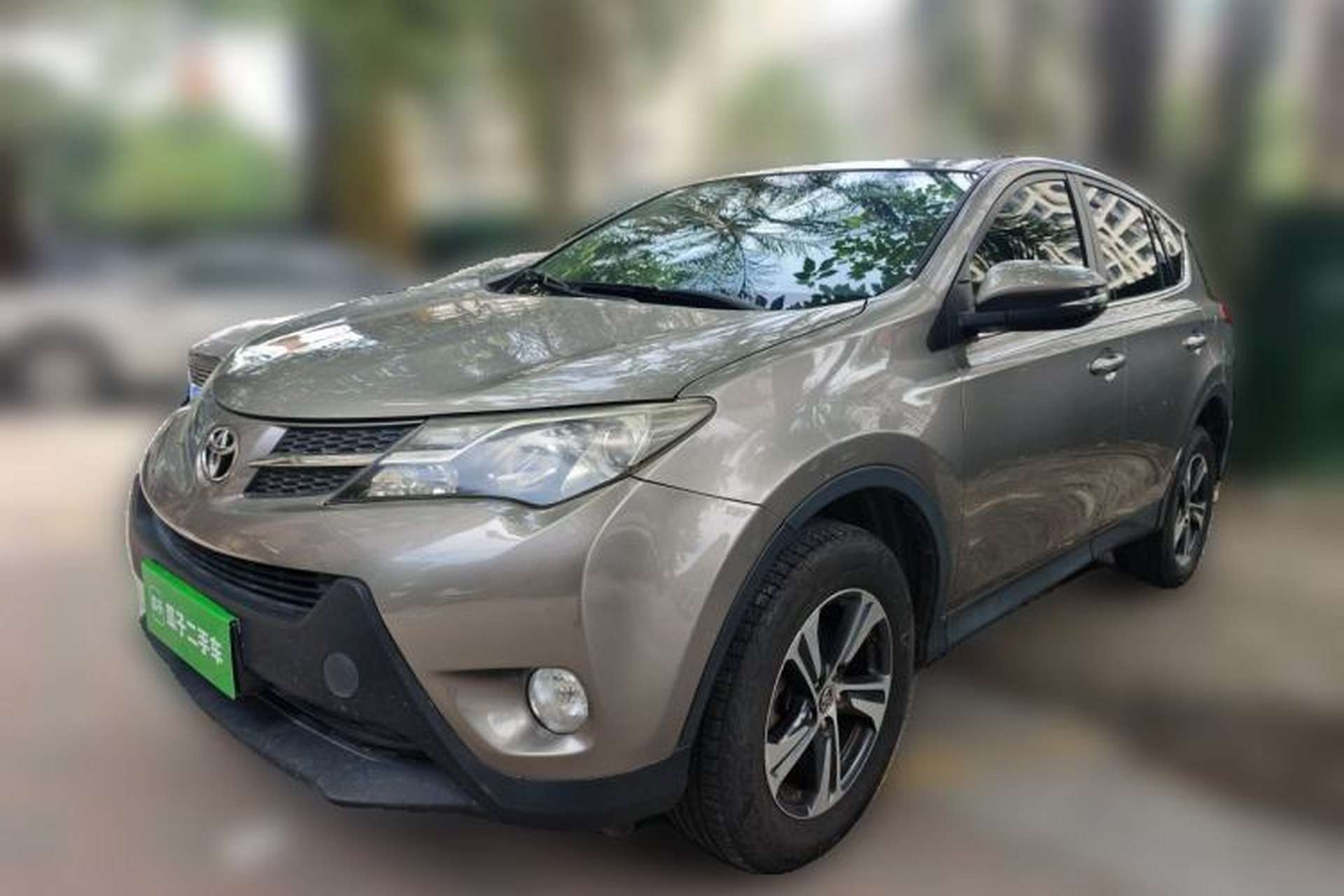 Used Toyota RAV4 2015 2.0L CVT Two-Wheel Drive Fashion Edition Front Left 45 Deg