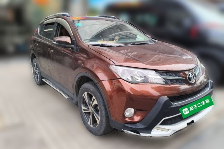Used Toyota RAV4 2015 2.0L CVT Two-Wheel Drive Fashion Edition Front Right 45 Deg