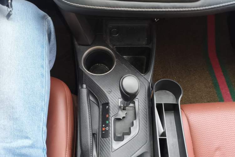 Used Toyota RAV4 2015 2.0L CVT Two-Wheel Drive Fashion Edition Gear Lever