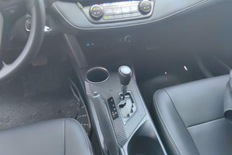Used Toyota RAV4 2015 2.0L CVT Two-Wheel Drive Fashion Edition Gear Lever
