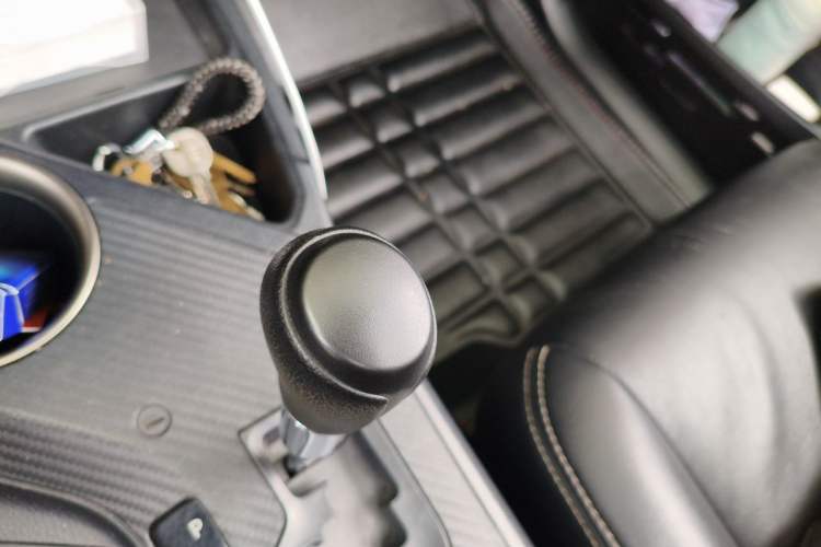 Used Toyota RAV4 2015 2.0L CVT Two-Wheel Drive Fashion Edition Gear Lever
