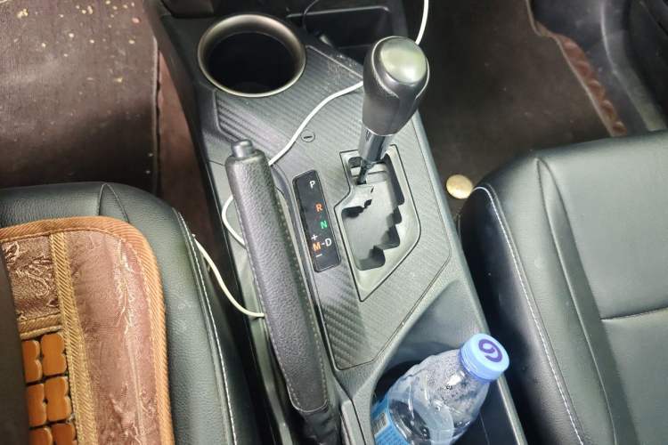 Used Toyota RAV4 2015 2.0L CVT Two-Wheel Drive Fashion Edition Gear Lever