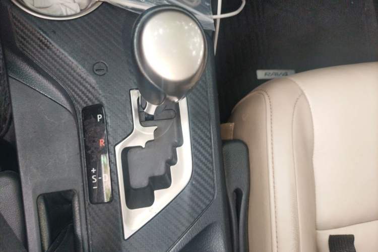 Used Toyota RAV4 2015 2.5L Automatic 4x4 Elite Edition Gear Lever