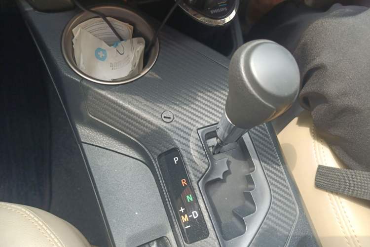 Used Toyota RAV4 2015 2.0L CVT Two-Wheel Drive Fashion Edition Gear Lever