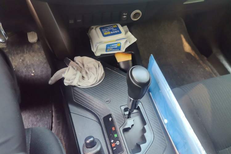 Used Toyota RAV4 2015 2.0L CVT Two-Wheel Drive Fashion Edition Gear Lever