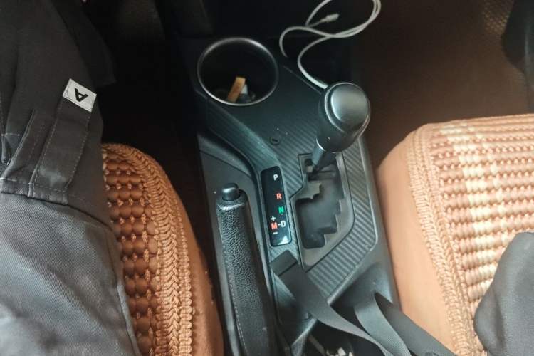 Used Toyota RAV4 2015 2.0L CVT Two-Wheel Drive Fashion Edition Gear Lever