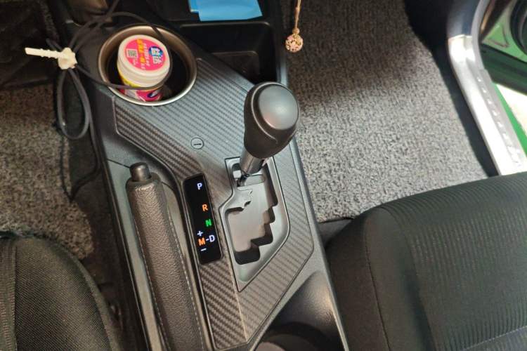 Used Toyota RAV4 2015 2.0L CVT Two-Wheel Drive Fashion Edition Gear Lever