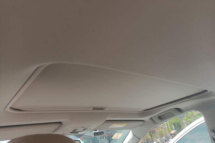 Used Toyota RAV4 2015 2.0L CVT Two-Wheel Drive Fashion Edition Headliner