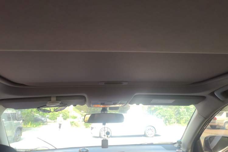 Used Toyota RAV4 2015 2.0L CVT Two-Wheel Drive Fashion Edition Headliner