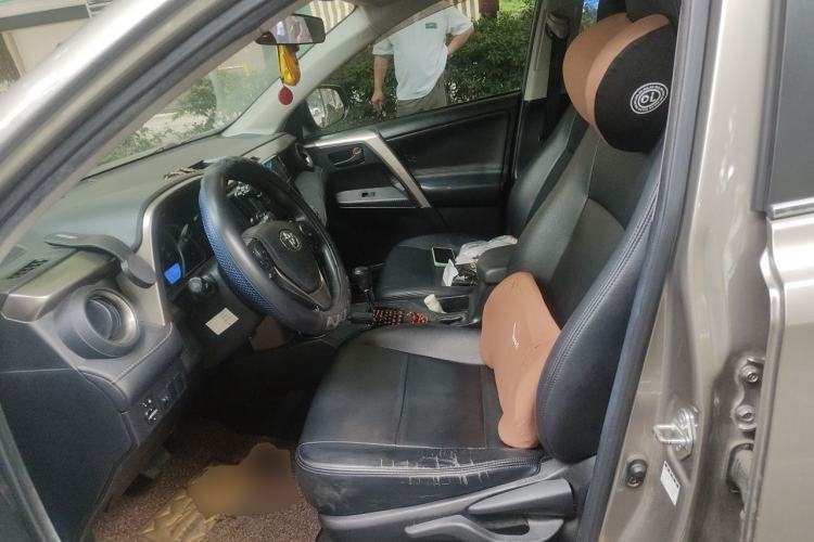 Used Toyota RAV4 2015 2.0L CVT Two-Wheel Drive Fashion Edition Left Front Seat