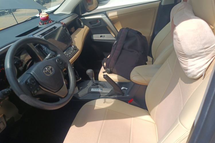 Used Toyota RAV4 2015 2.0L CVT Two-Wheel Drive Fashion Edition Left Front Seat