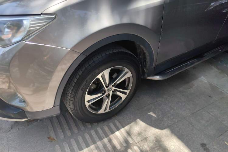 Used Toyota RAV4 2015 2.0L CVT Two-Wheel Drive Fashion Edition Left Front Wheel Hub
