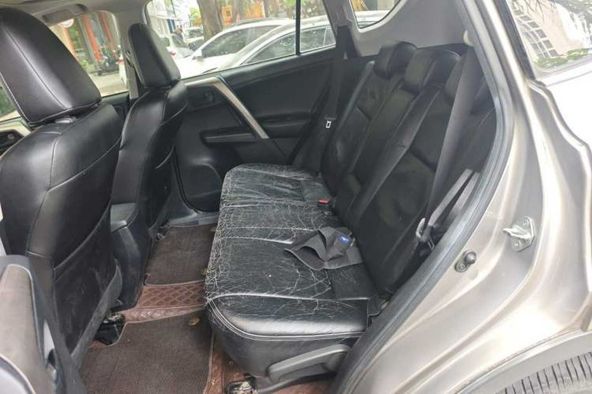 Used Toyota RAV4 2015 2.0L CVT Two-Wheel Drive Fashion Edition Left Rear Seat