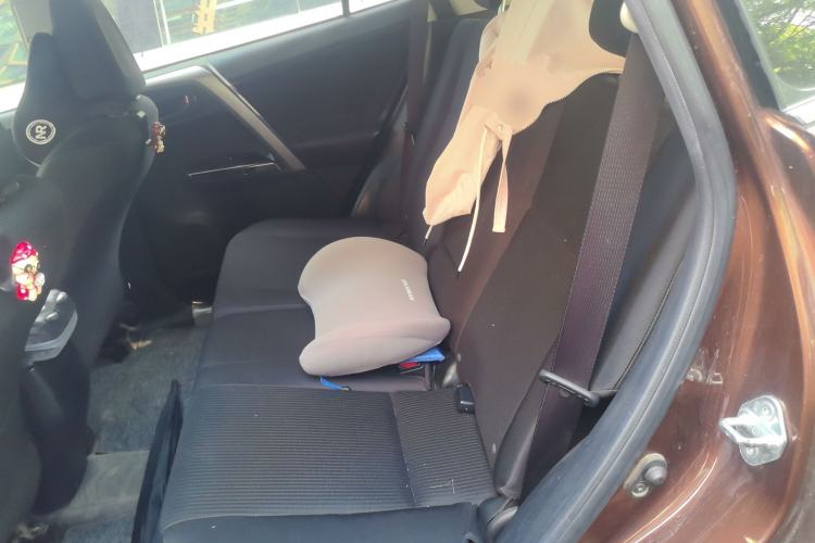 Used Toyota RAV4 2015 2.0L CVT Two-Wheel Drive Fashion Edition Left Rear Seat