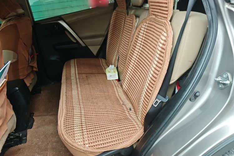 Used Toyota RAV4 2015 2.0L CVT Two-Wheel Drive Fashion Edition Left Rear Seat