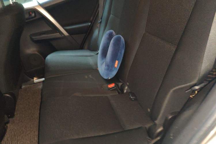 Used Toyota RAV4 2015 2.0L CVT Two-Wheel Drive Fashion Edition Left Rear Seat