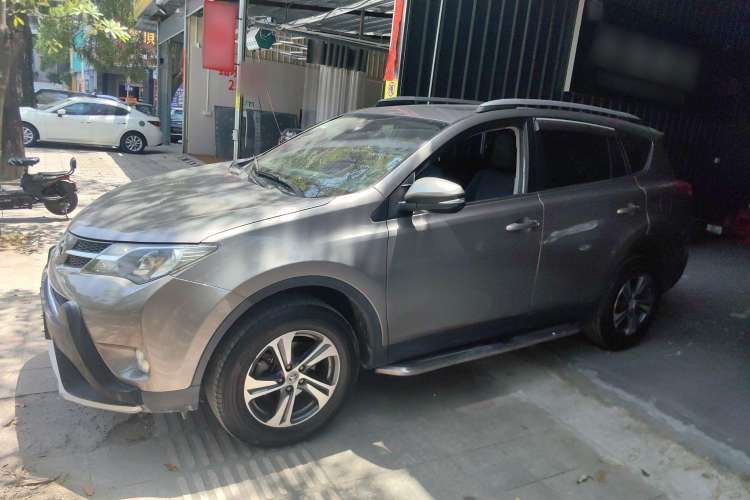 Used Toyota RAV4 2015 2.0L CVT Two-Wheel Drive Fashion Edition Left Side
