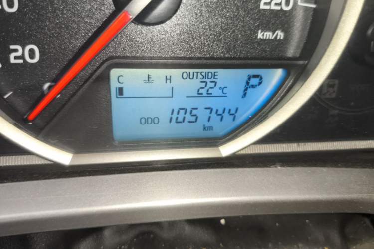 Used Toyota RAV4 2015 2.0L CVT Two-Wheel Drive Fashion Edition Odometer Close Up